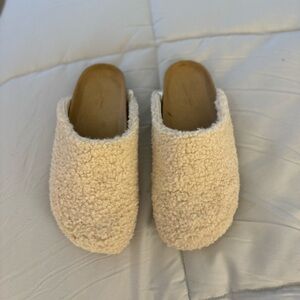 Slip on lined Sherpa Clogs